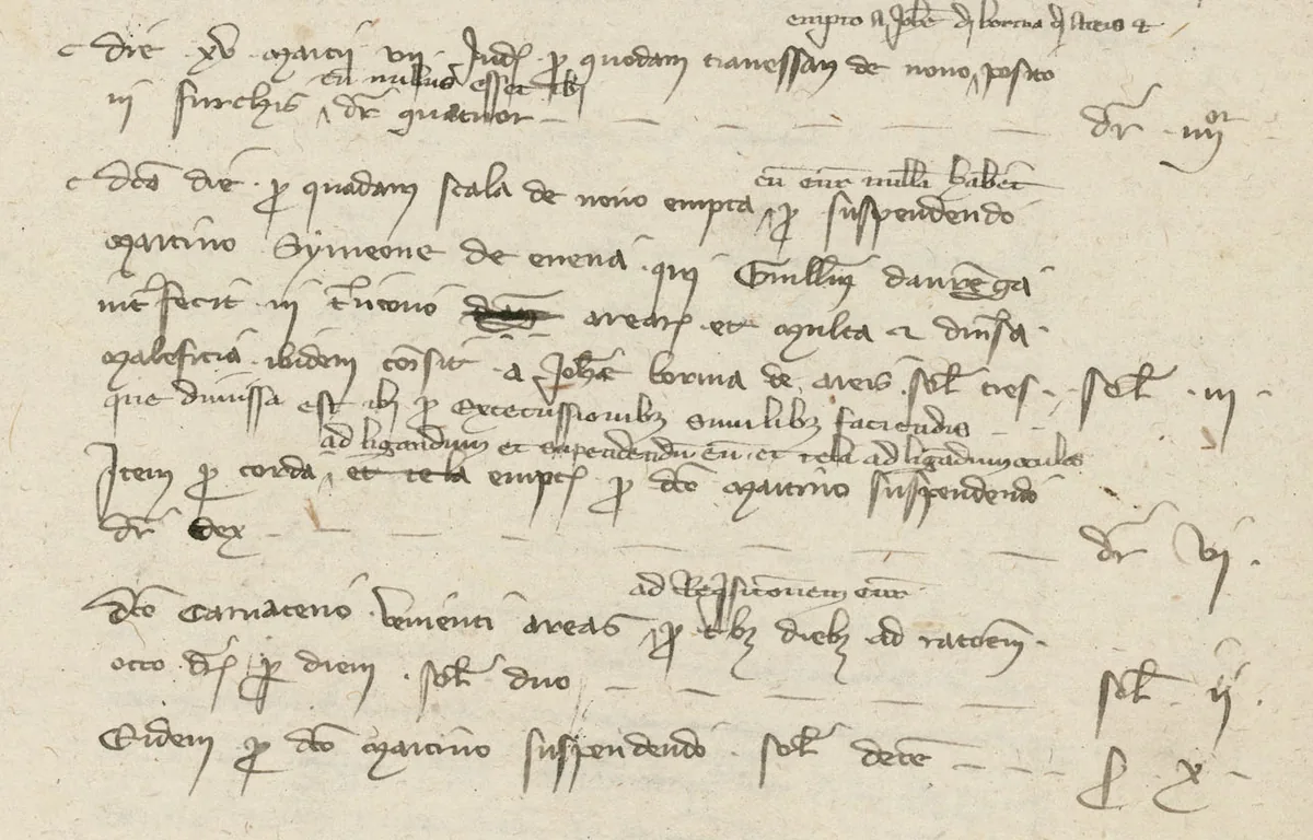 Plusieurs articles en cursive brune sur papier, avec des ajouts écrits au-dessus des lignes et les sommes alignées à droite : les achats de la traverse, de l'échelle, de la corde, et la paie du bourreau.